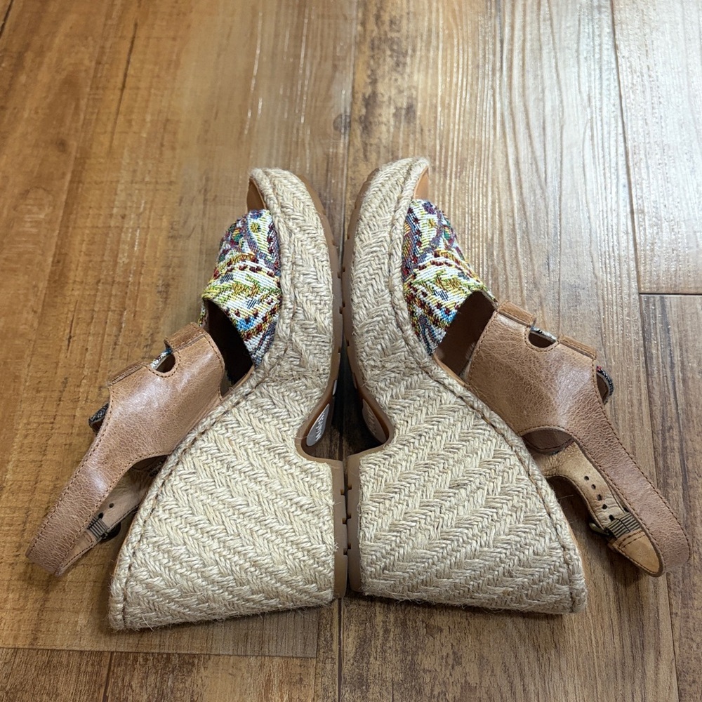 Born Brewster Platform Wedge Sandal Tapestry Leather espadrille Heel Size 8M - Picture 7 of 10